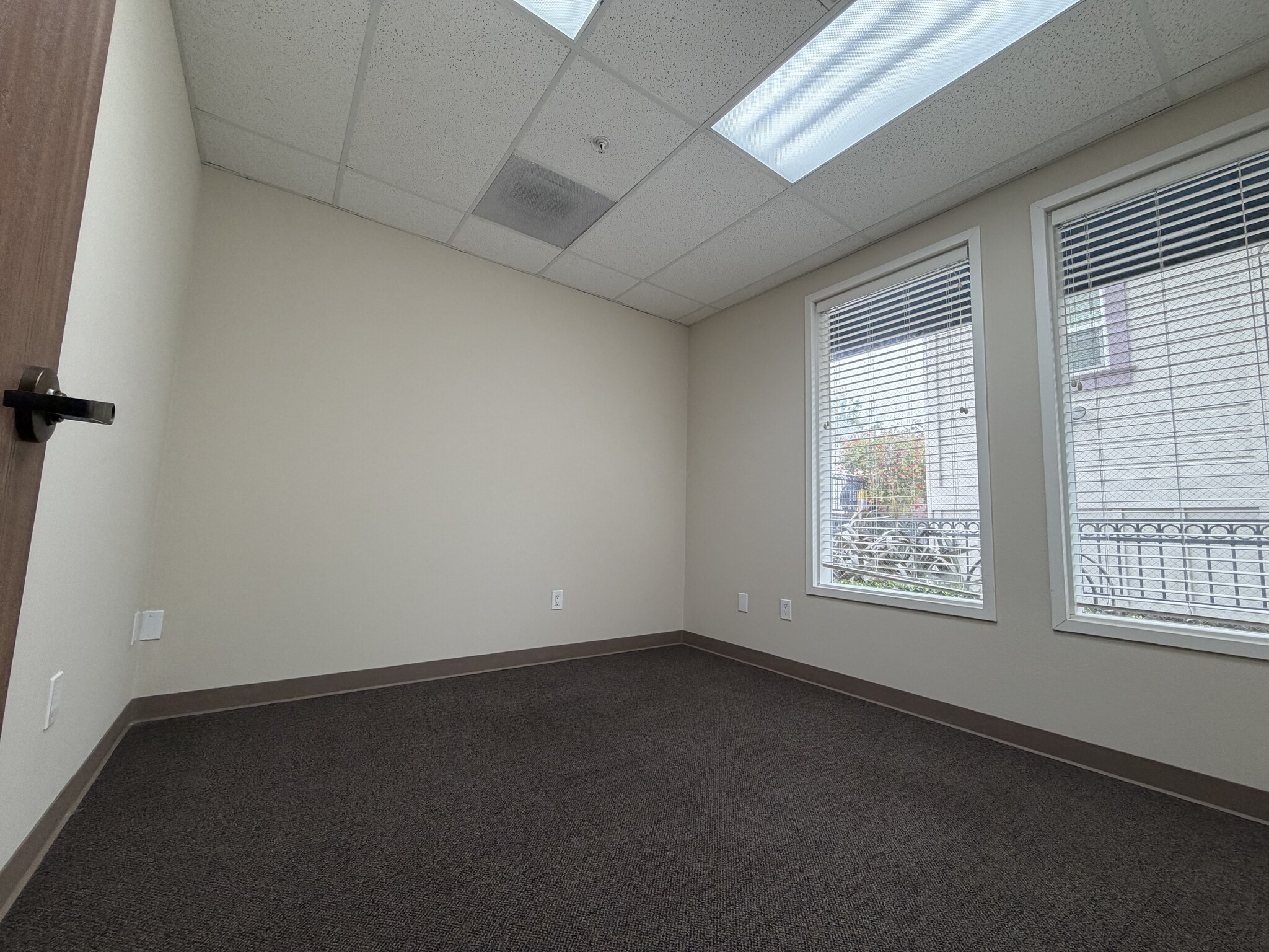 43427-43433 Mission Blvd, Fremont, CA à louer Photo intérieure- Image 1 de 3