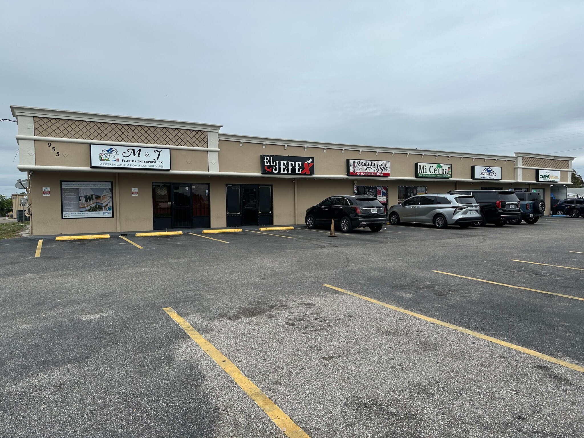 955 ; 999 W. Lancaster Rd Orlando, FL portefeuille de 2 propriétés à vendre sur LoopNet.ca Photo du bâtiment- Image 1 de 7