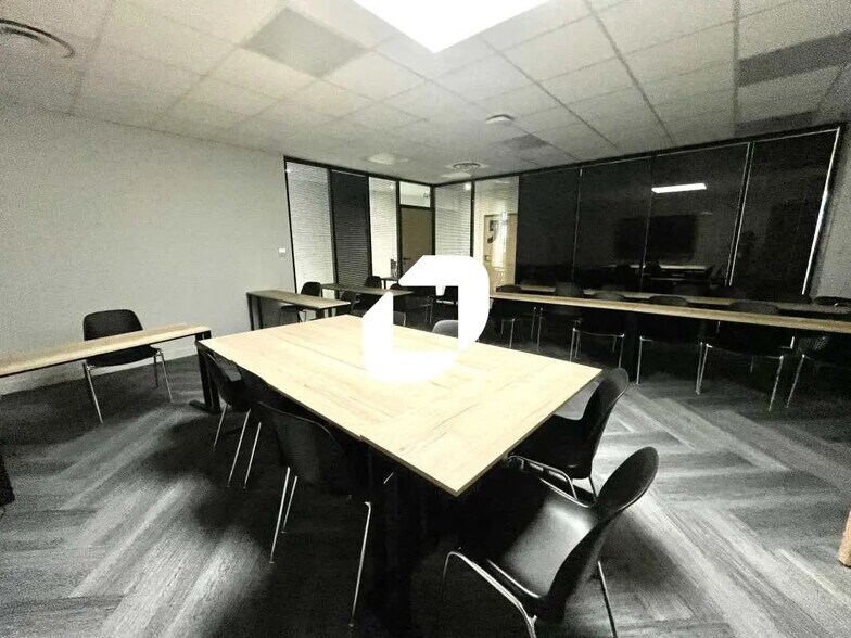 Office in Bruges for lease - Interior Photo - Image 2 of 8