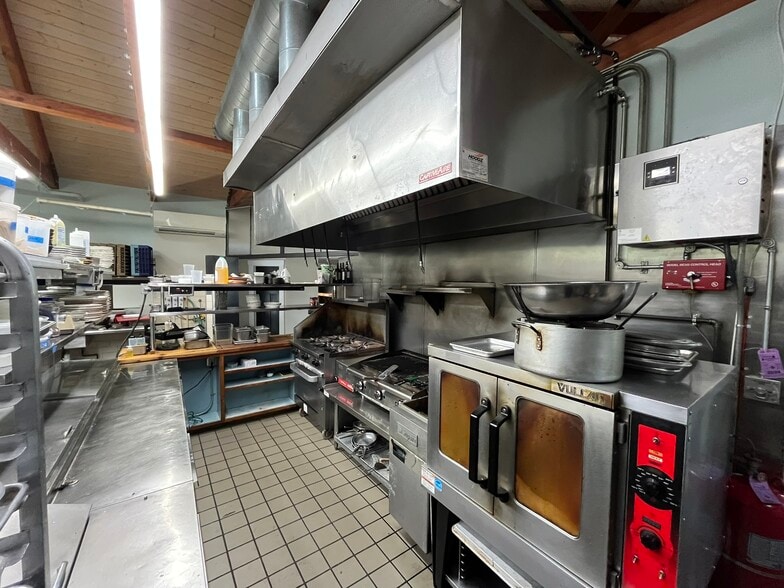 1420 Long Plains Rd, Buxton, ME for sale - Interior Photo - Image 3 of 11