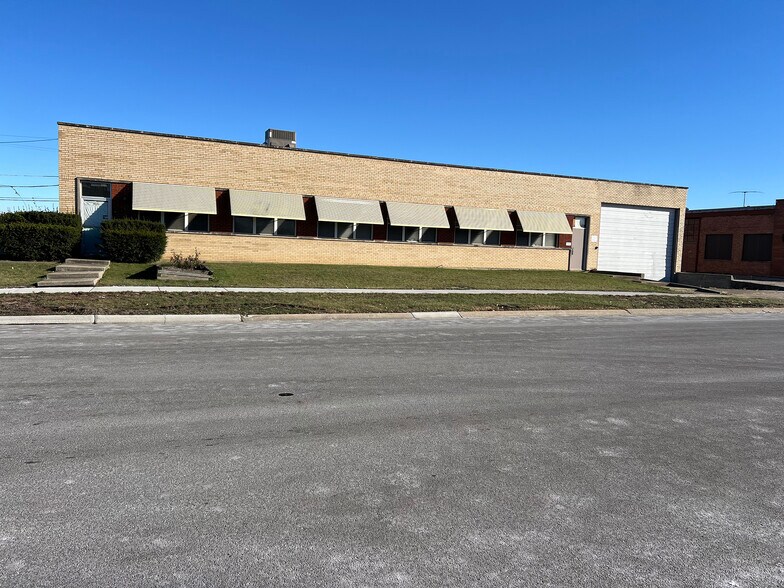 165 Bond St, Elk Grove Village, IL for lease - Primary Photo - Image 1 of 11