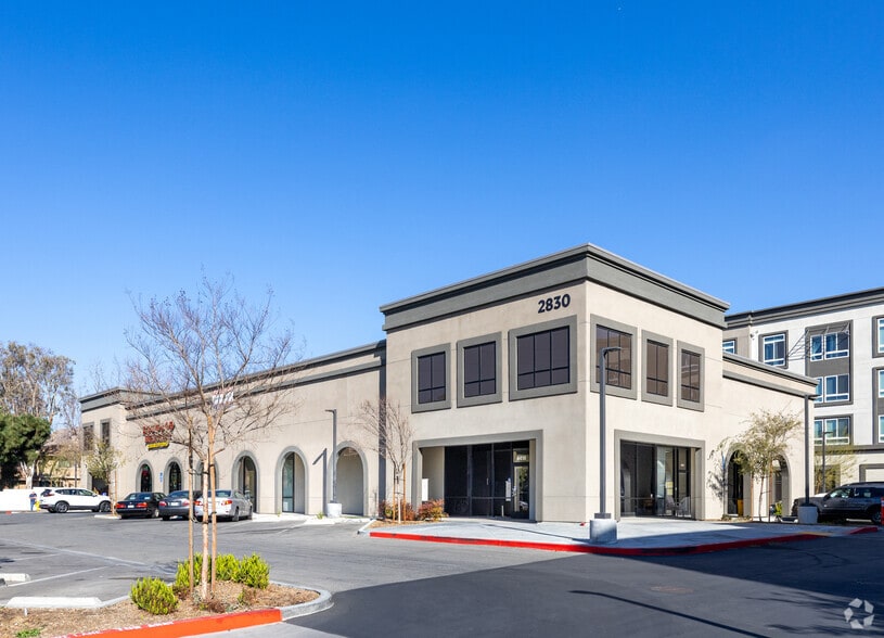 2830 Tapo St, Simi Valley, CA à louer - Photo principale - Image 1 de 1