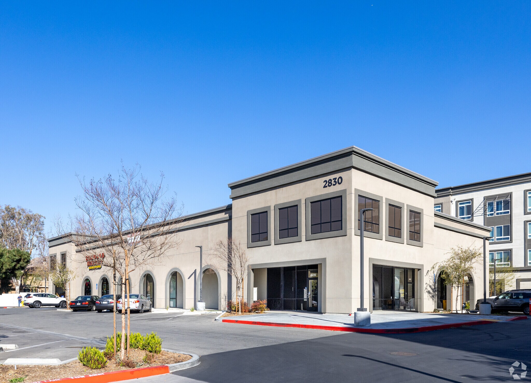 2830 Tapo St, Simi Valley, CA à louer Photo principale- Image 1 de 2