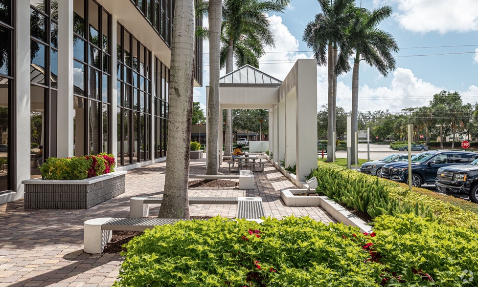 6451 N Federal Hwy, Fort Lauderdale, FL à louer - Photo du bâtiment - Image 1 de 13