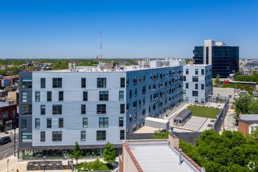 2211 N Milwaukee Ave, Chicago, IL for lease - Building Photo - Image 2 of 4