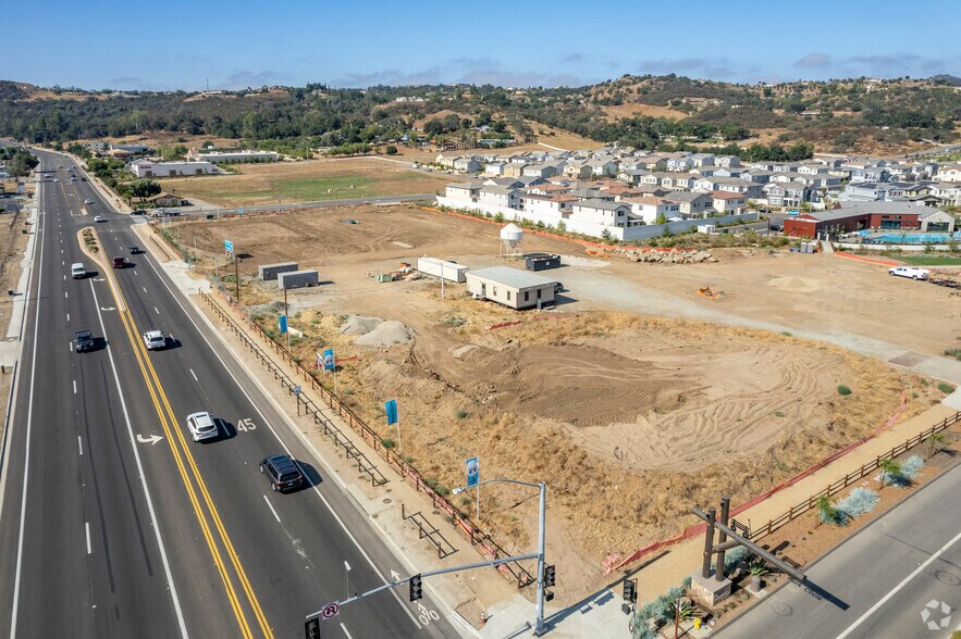 Mirar De Valle Rd, Valley Center, CA à vendre - Photo du bâtiment - Image 3 de 8