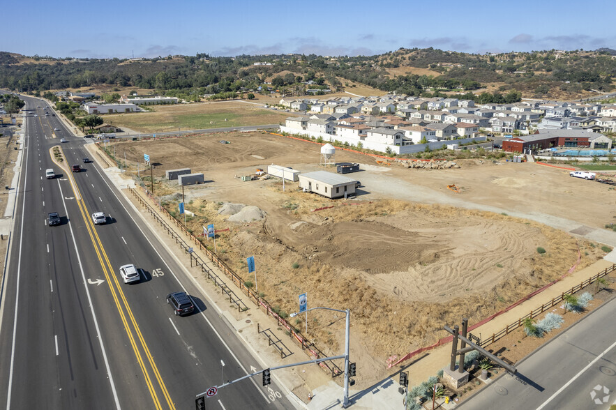 Mirar De Valle Rd, Valley Center, CA à vendre - Photo du bâtiment - Image 3 de 9