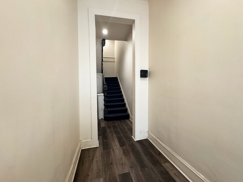 1303 N Charles St, Baltimore, MD à vendre - Photo intérieure - Image 3 de 13