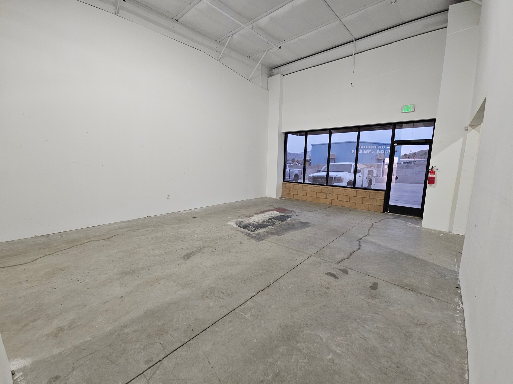 2921 Friendly Pl, Bullhead City, AZ for lease Interior Photo- Image 1 of 13