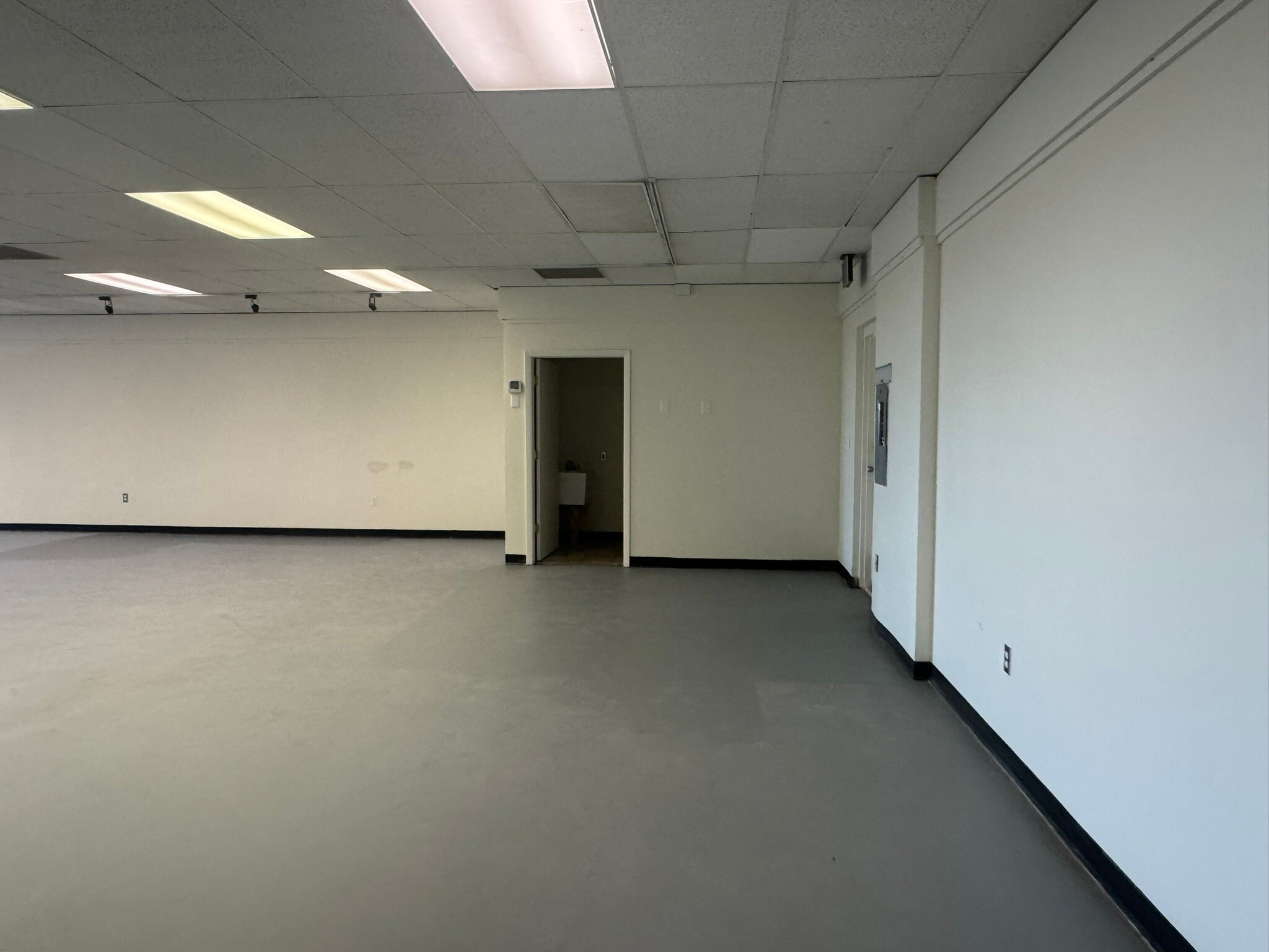 1005-1075 N Academy Blvd, Colorado Springs, CO for lease Interior Photo- Image 1 of 5