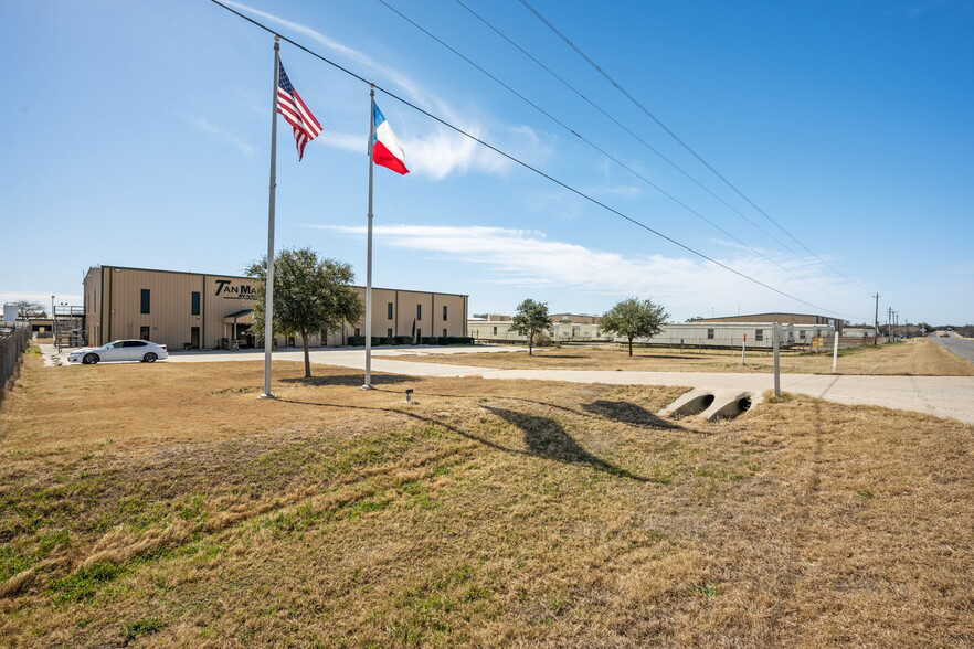 40 Corgey Rd, Pleasanton, TX à vendre - Photo principale - Image 1 de 23