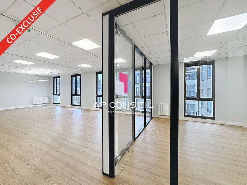 Office in Saint-Germain-en-Laye for lease Interior Photo- Image 1 of 8