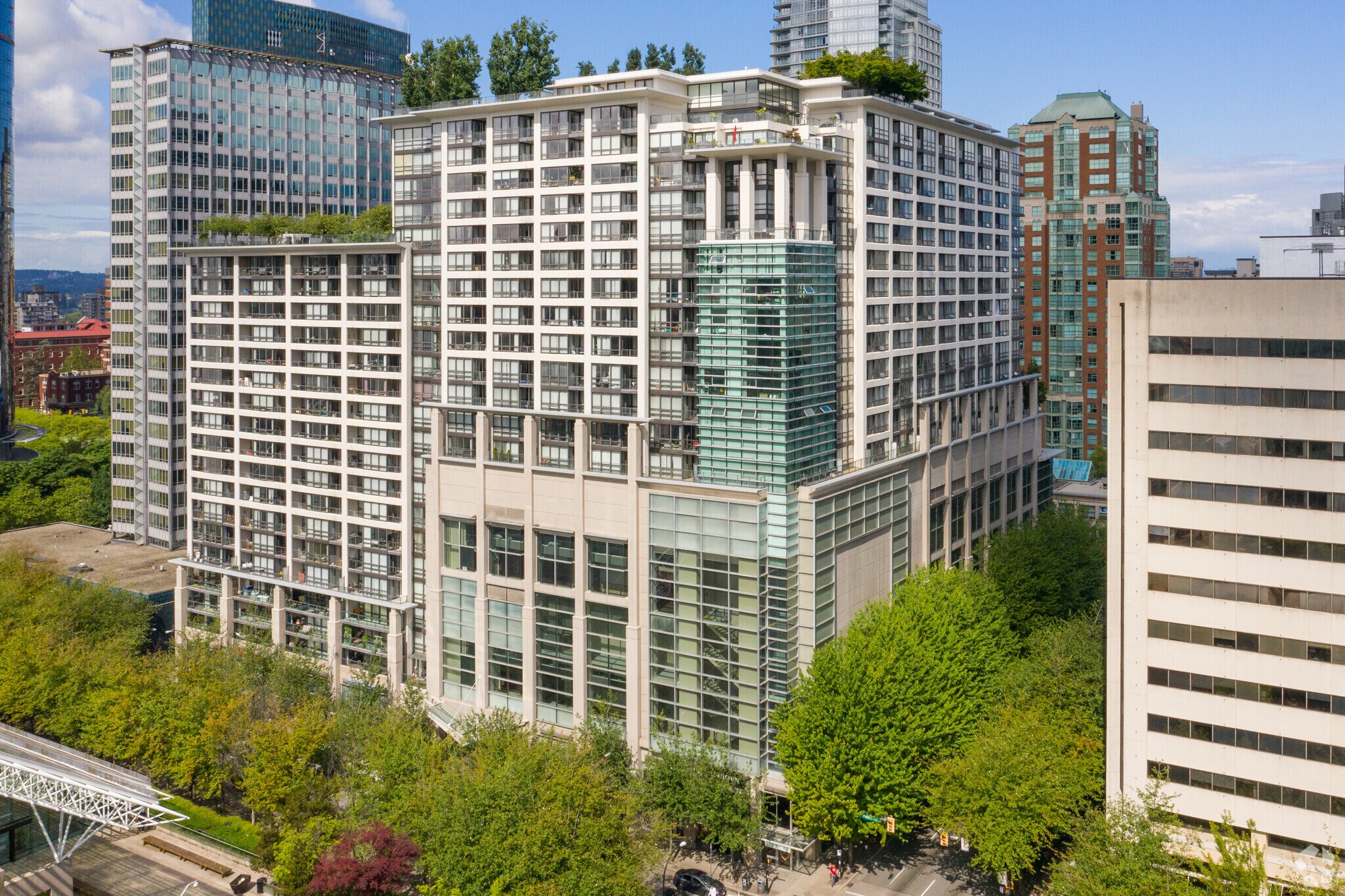 981 Nelson St, Vancouver, BC for lease Primary Photo- Image 1 of 10