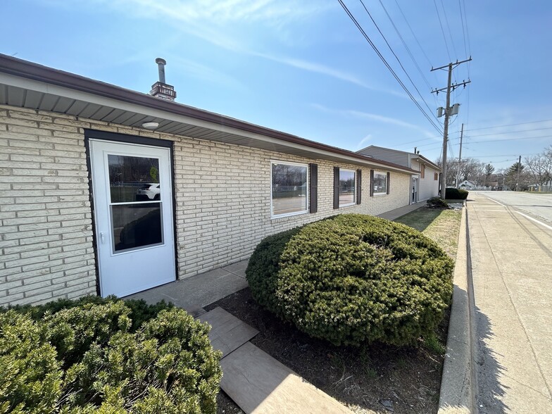 1001 Croxton Ave, Bloomington, IL for lease - Building Photo - Image 1 of 7