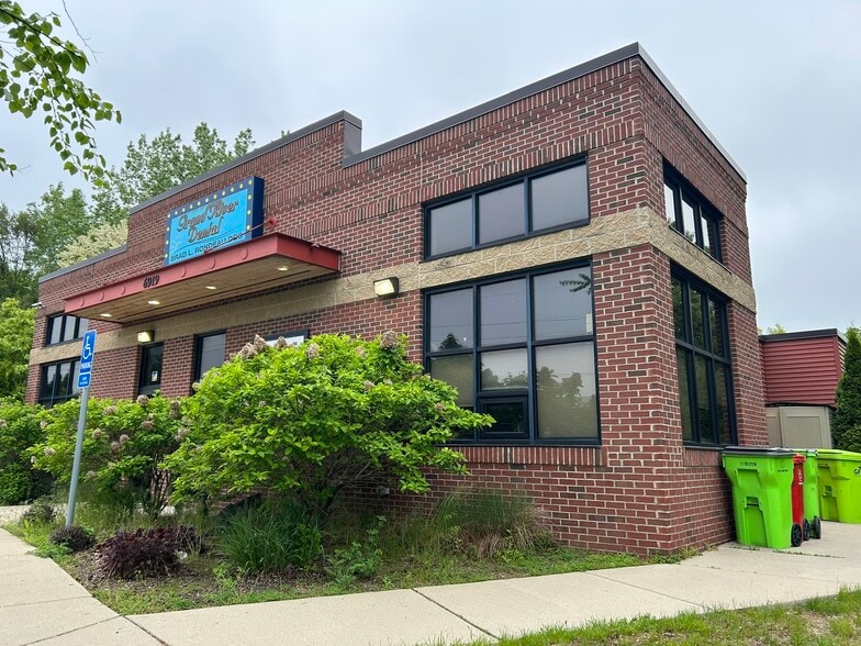 6919 Grand River Rd, Brighton, MI à vendre - Photo du bâtiment - Image 3 de 13