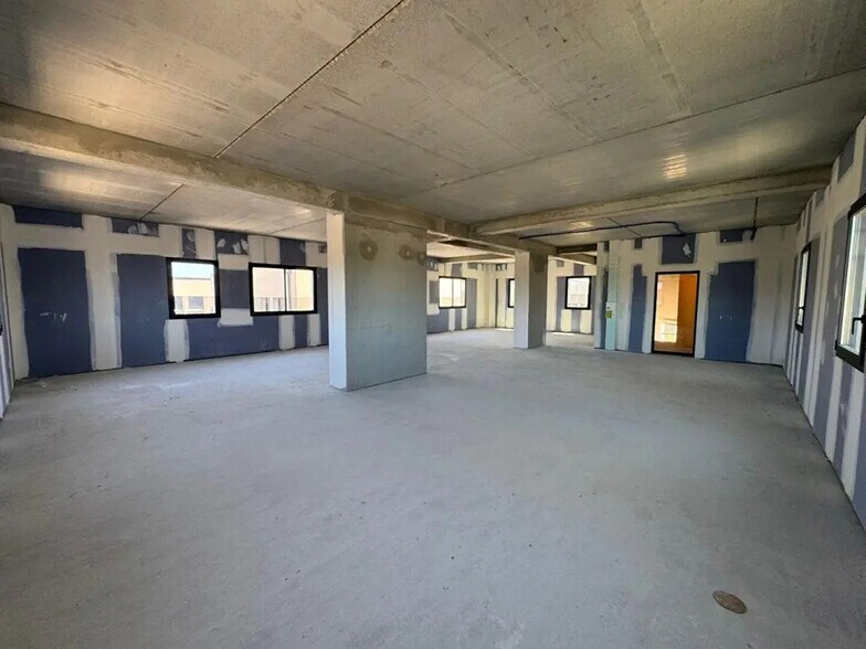 Office in Avignon for sale - Building Photo - Image 2 of 6