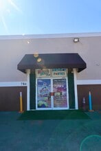 774-798 W 84th St, Hialeah, FL for lease Interior Photo- Image 2 of 8