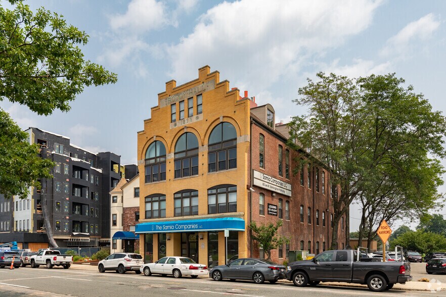 60 Leo M Birmingham Pkwy, Boston, MA for lease - Building Photo - Image 1 of 5