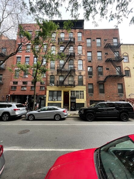 415 W 47th St, New York, NY for lease - Building Photo - Image 2 of 2