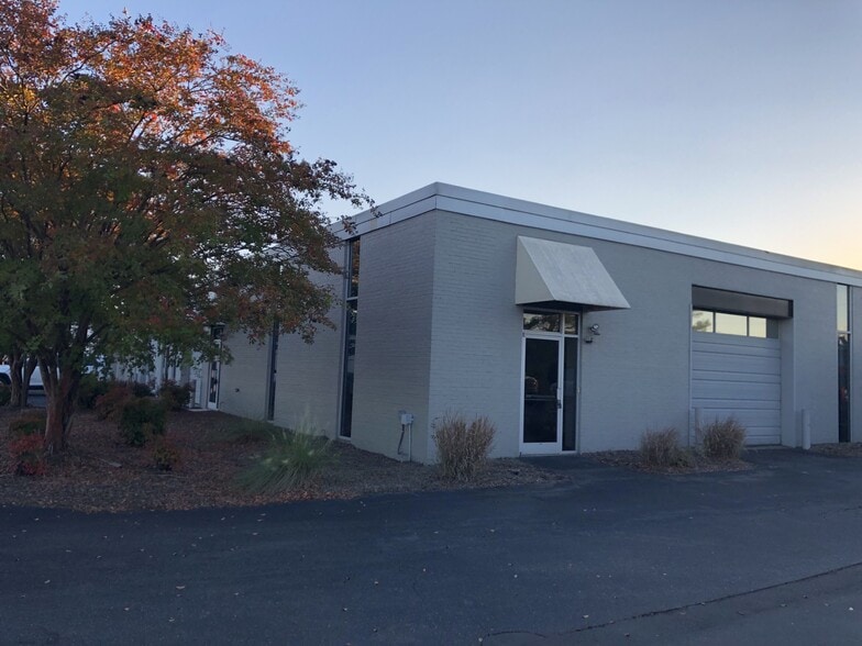 3415 Westinghouse Blvd, Charlotte, NC for lease - Building Photo - Image 3 of 5