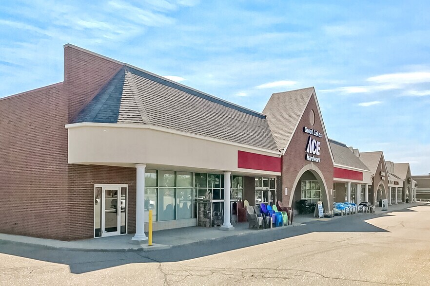 460-620 N Lapeer Rd, Lake Orion, MI à louer - Photo du bâtiment - Image 3 de 8