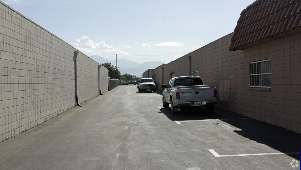 455 S Sierra Way, San Bernardino, CA à vendre - Photo du bâtiment - Image 2 de 4