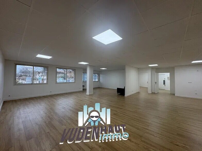 Office in Toulouse for lease - Interior Photo - Image 1 of 9