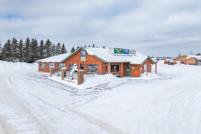 More details for 904 N Railroad St, Eagle River, WI - Retail for Sale