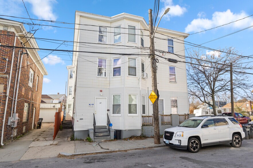62 Russo St, Providence, RI à vendre - Photo du bâtiment - Image 2 de 39