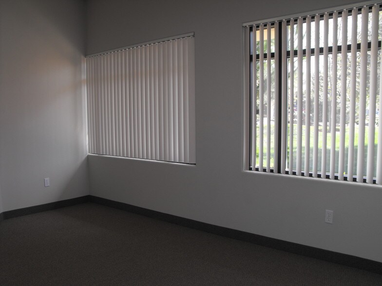 1192-1194 Suncast Ln, El Dorado Hills, CA à louer - Photo intérieure - Image 3 de 8