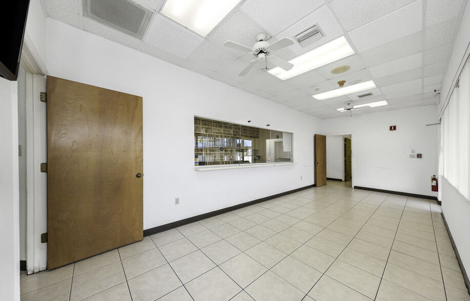 655 N Indiana Ave, Englewood, FL for sale - Building Photo - Image 2 of 118