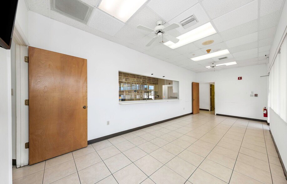 655 N Indiana Ave, Englewood, FL à vendre - Photo du bâtiment - Image 2 de 118
