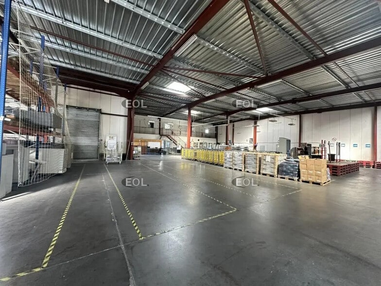 Flex in Marseille for lease - Interior Photo - Image 3 of 6