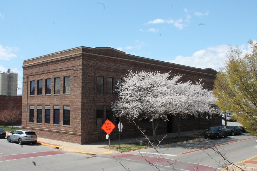 201 W Market St, Kingsport, TN for lease - Building Photo - Image 2 of 26