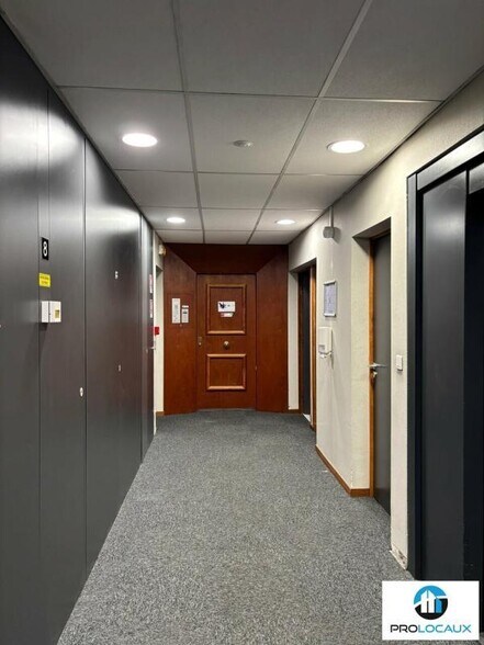 Bureau dans Grenoble à louer - Photo du bâtiment - Image 2 de 10