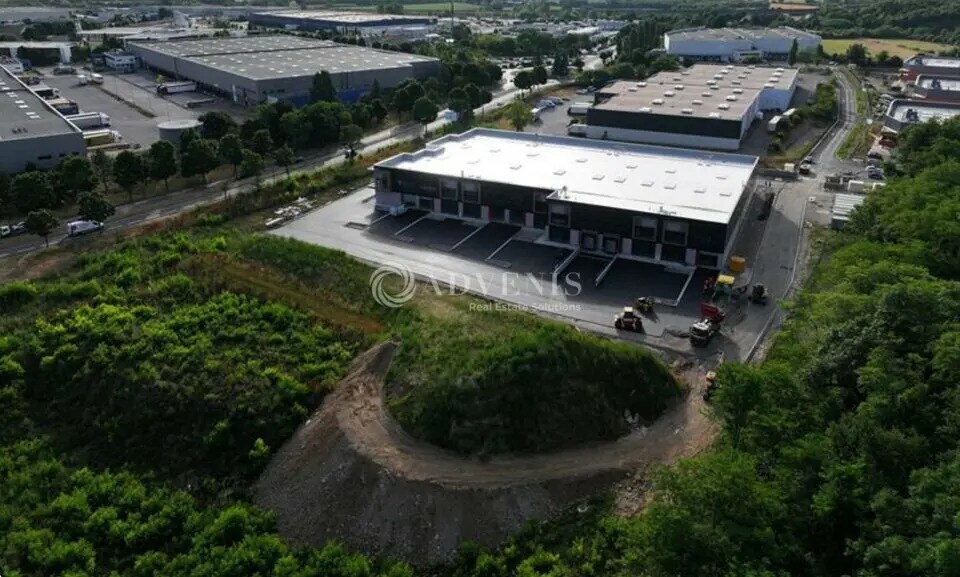 Flex dans Saint-Laurent-de-Mure à louer - Photo du bâtiment - Image 2 de 3