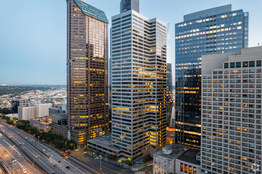 800 5th Ave, Seattle, WA à louer - Photo du bâtiment - Image 1 de 8