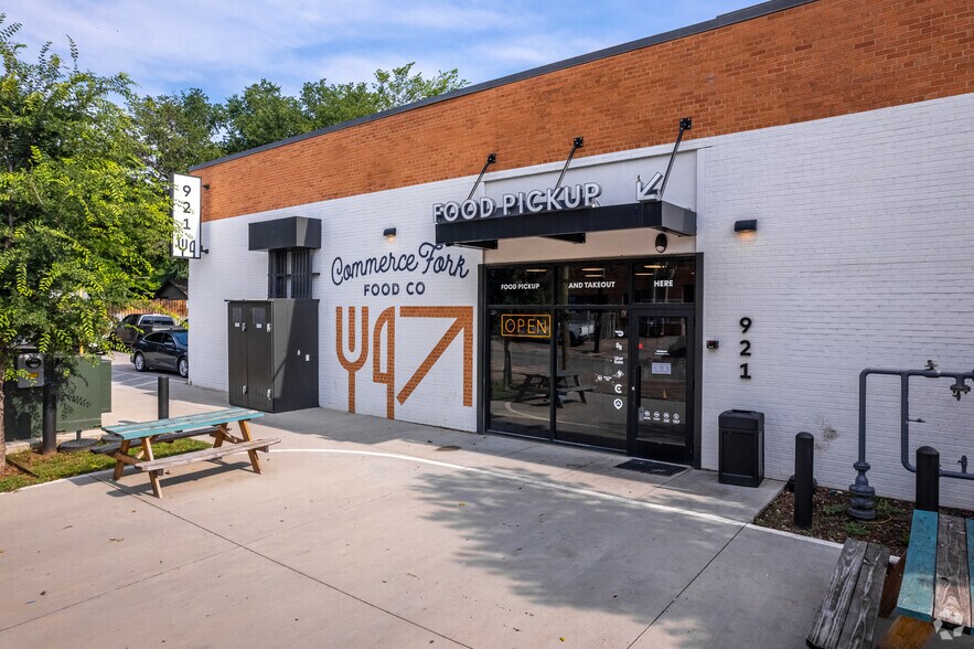 921 W Commerce St, Dallas, TX à louer - Photo du bâtiment - Image 3 de 15