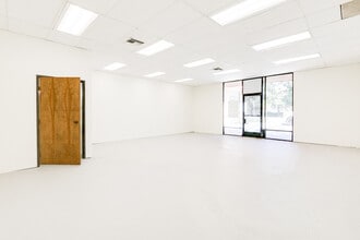 1951 N Sequoia Ave, Simi Valley, CA for lease Interior Photo- Image 2 of 5