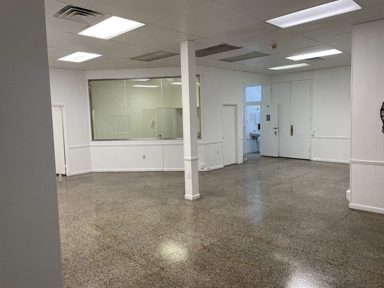 163-171 W Wyoming Ave, Philadelphia, PA for lease - Interior Photo - Image 2 of 7