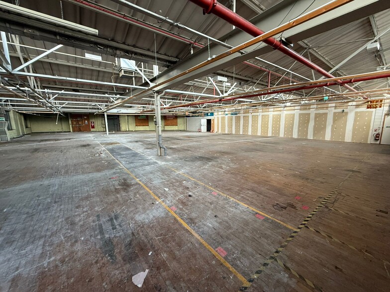 69 Upper Accommodation Rd, Leeds for sale - Interior Photo - Image 3 of 5