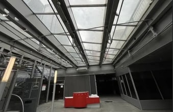 57 Esplanade Du Général De Gaulle, Puteaux for lease Interior Photo- Image 1 of 6