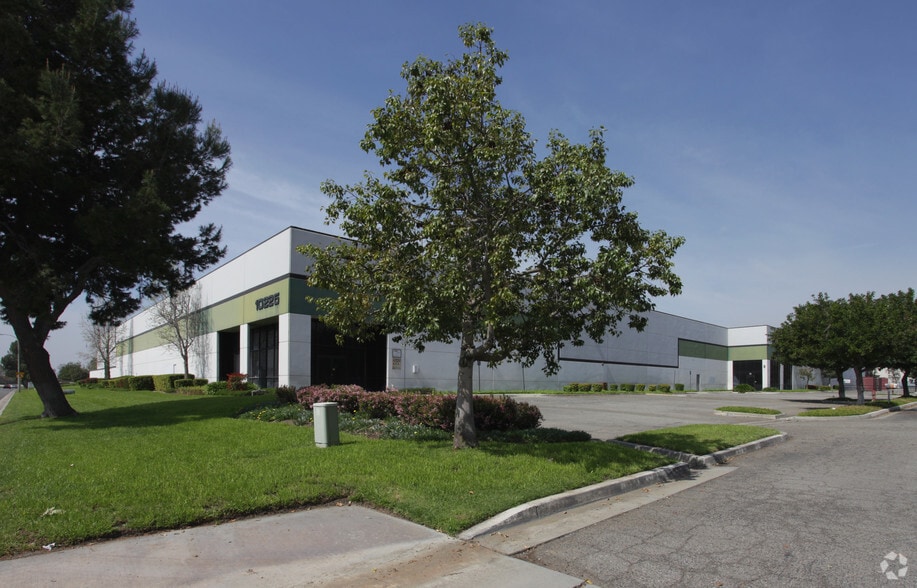 10225 San Sevaine Way, Jurupa Valley, CA for lease - Primary Photo - Image 1 of 3
