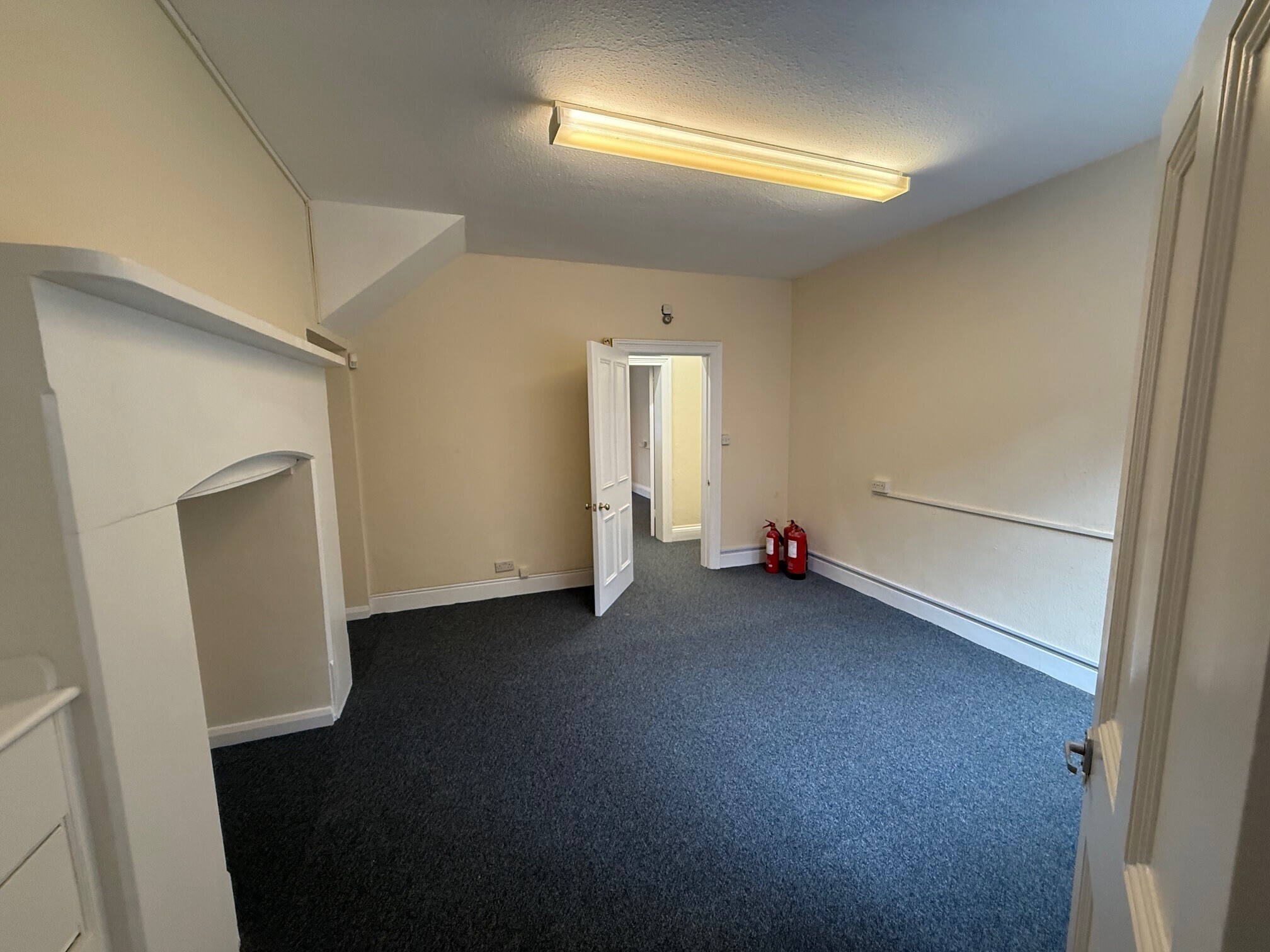 9 Windsor End, Beaconsfield for lease Building Photo- Image 1 of 6