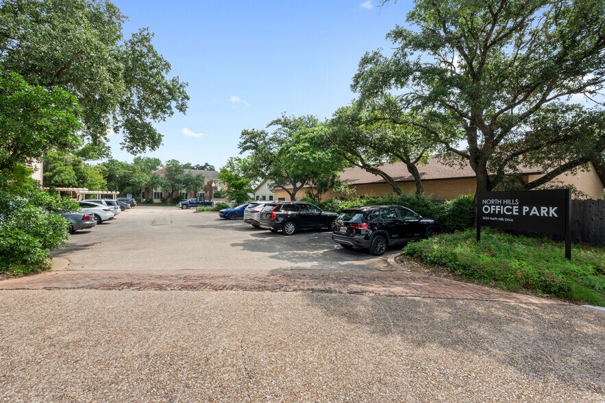 3624 North Hills Dr, Austin, TX à vendre - Photo du bâtiment - Image 3 de 29