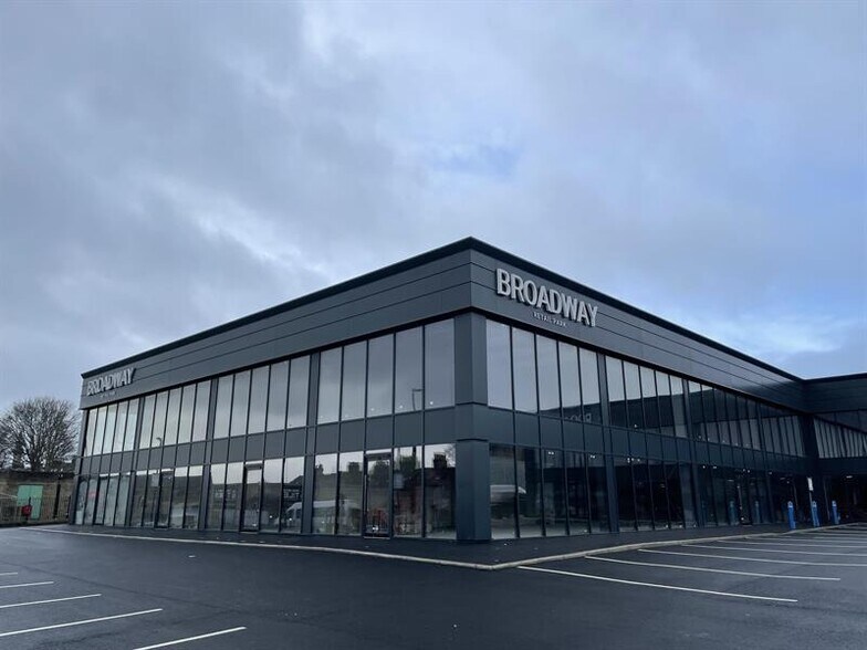 Queens Rd, Halifax à louer - Photo du bâtiment - Image 2 de 3