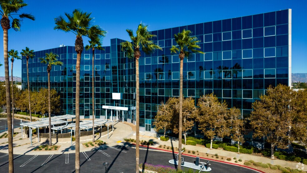 5990 Sepulveda Blvd, Sherman Oaks, CA à louer - Photo du bâtiment - Image 2 de 15
