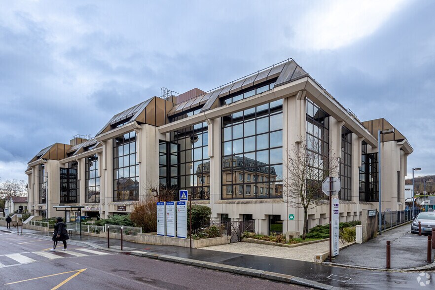 Office in Versailles for lease - Primary Photo - Image 1 of 2