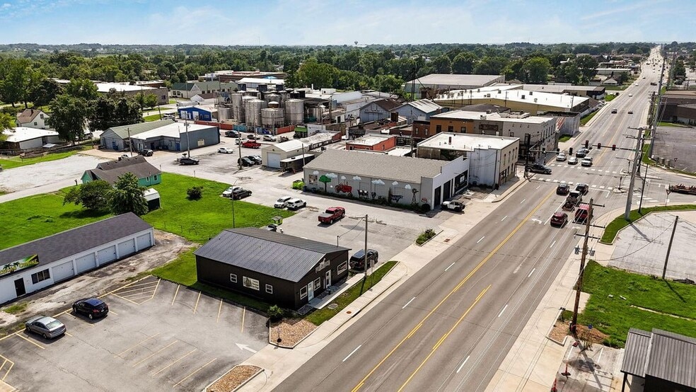 108 E Mount Vernon St, Nixa, MO for sale - Building Photo - Image 3 of 14