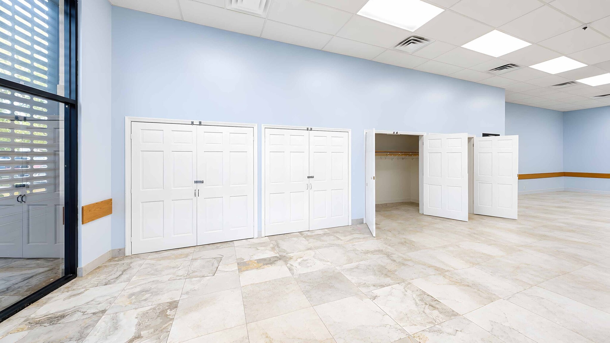18220 Jamaica Ave, Hollis, NY for lease Interior Photo- Image 1 of 4